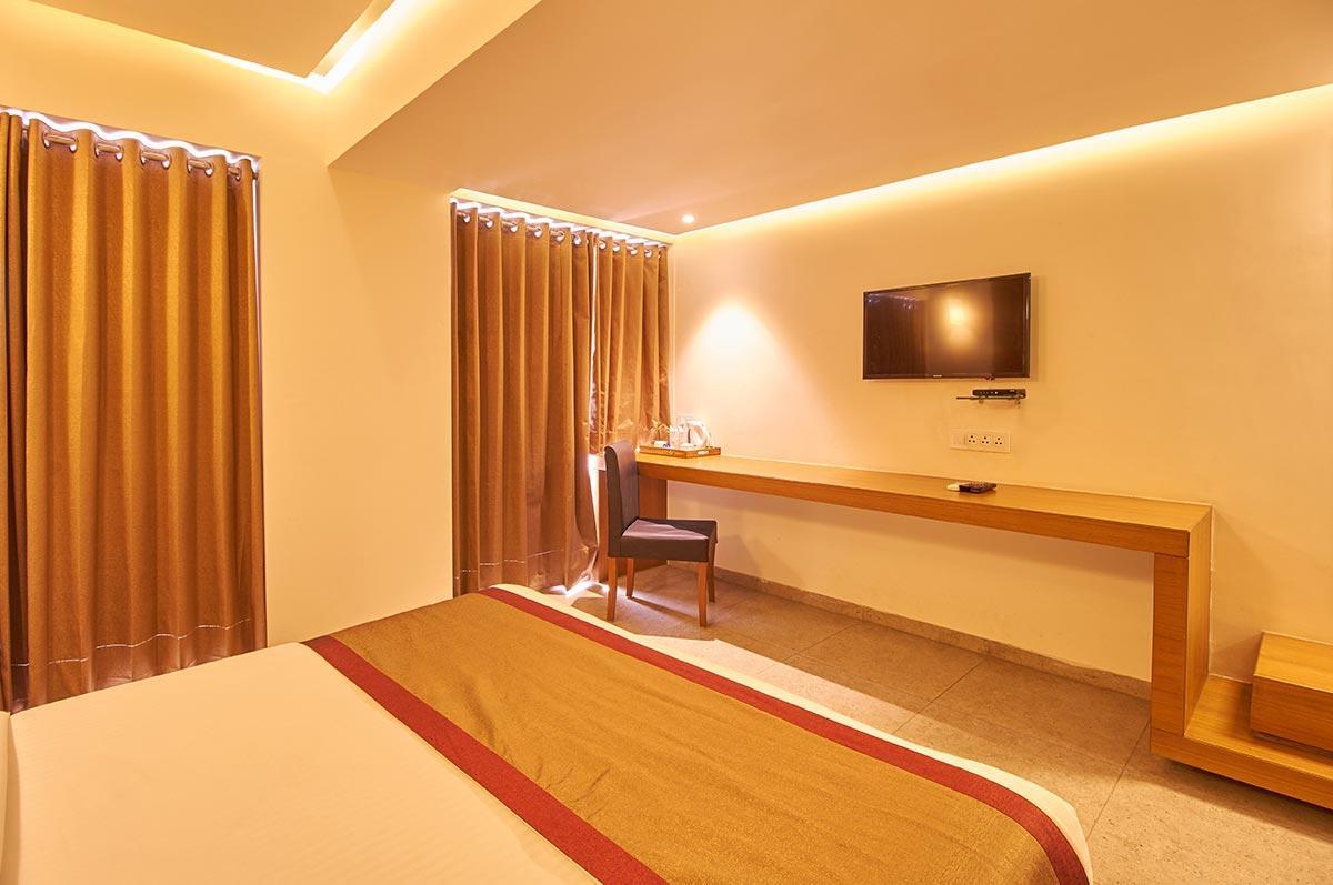 7 Wonders Hotel Gandhinagar Exterior foto