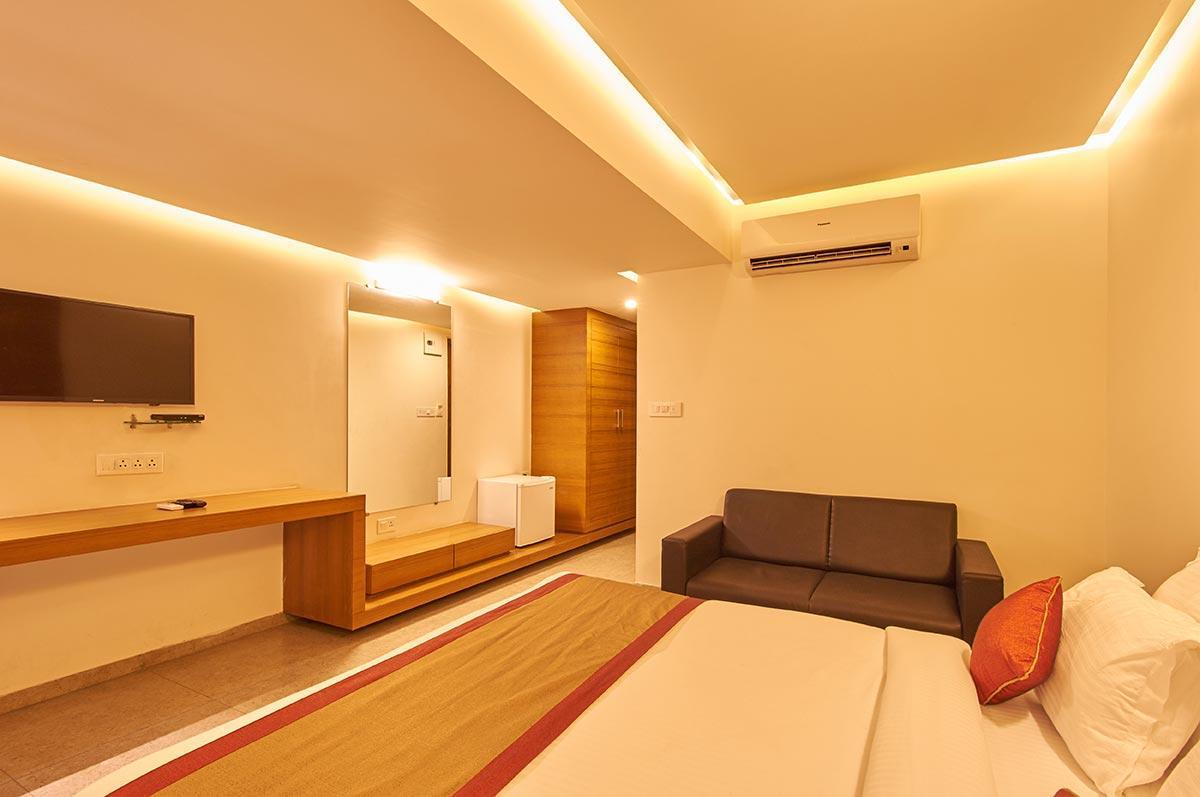 7 Wonders Hotel Gandhinagar Exterior foto